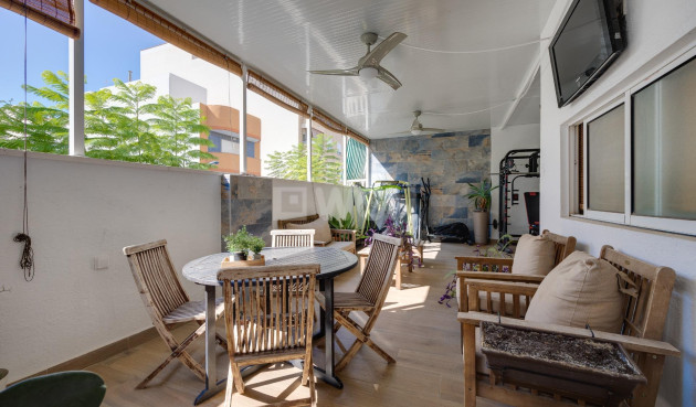 Odsprzedaż - Kamienica - Torrevieja - Centro