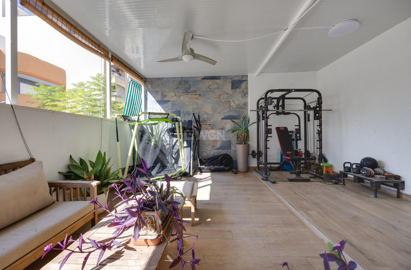 Odsprzedaż - Kamienica - Torrevieja - Centro