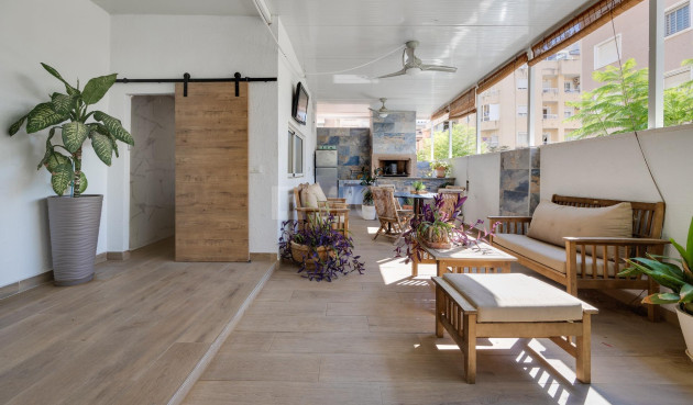 Odsprzedaż - Kamienica - Torrevieja - Centro