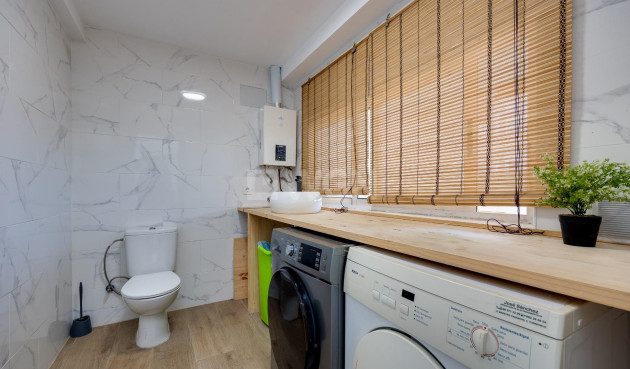 Odsprzedaż - Kamienica - Torrevieja - Centro