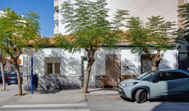 Odsprzedaż - Kamienica - Torrevieja - Centro