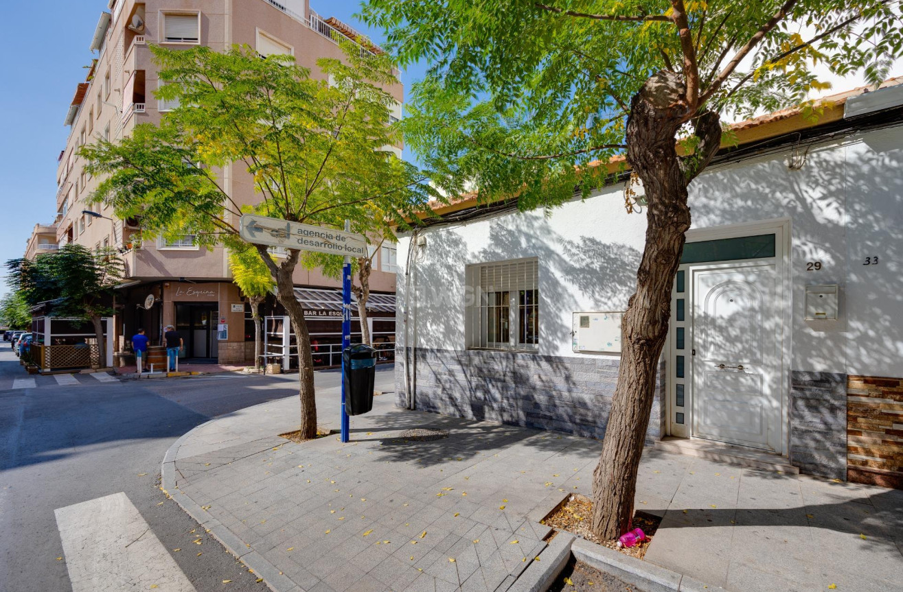 Odsprzedaż - Kamienica - Torrevieja - Centro