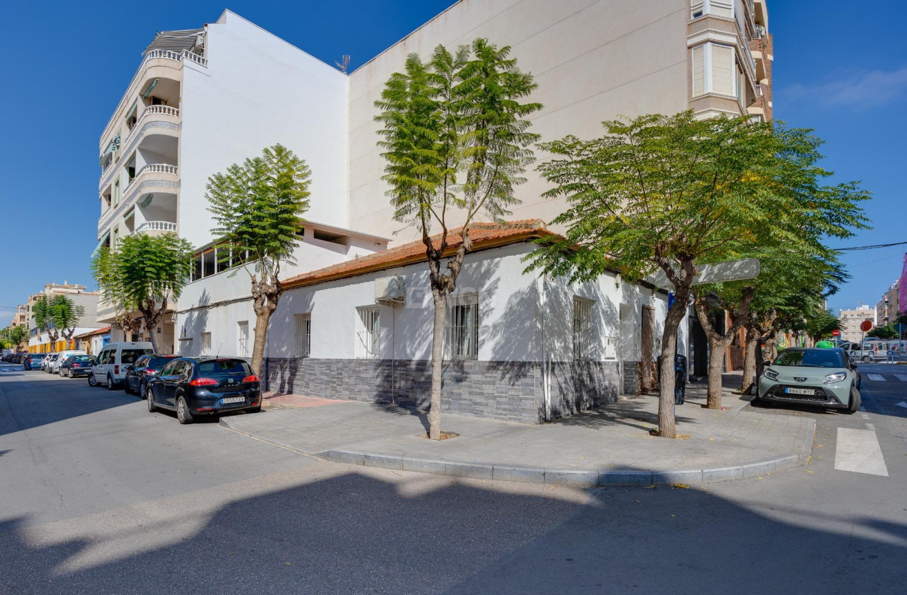 Odsprzedaż - Kamienica - Torrevieja - Centro