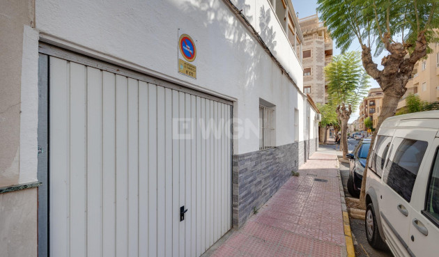 Odsprzedaż - Kamienica - Torrevieja - Centro