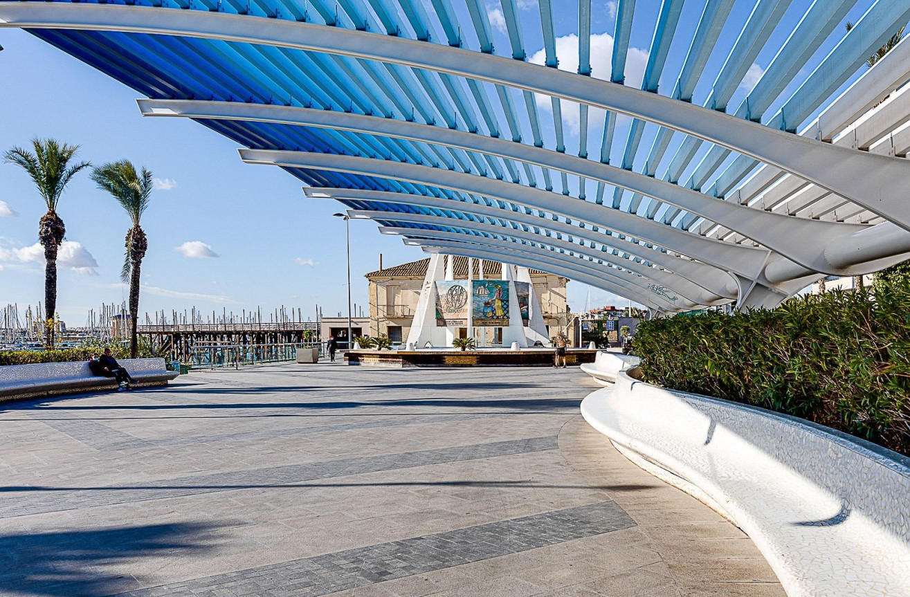 Odsprzedaż - Kamienica - Torrevieja - Centro