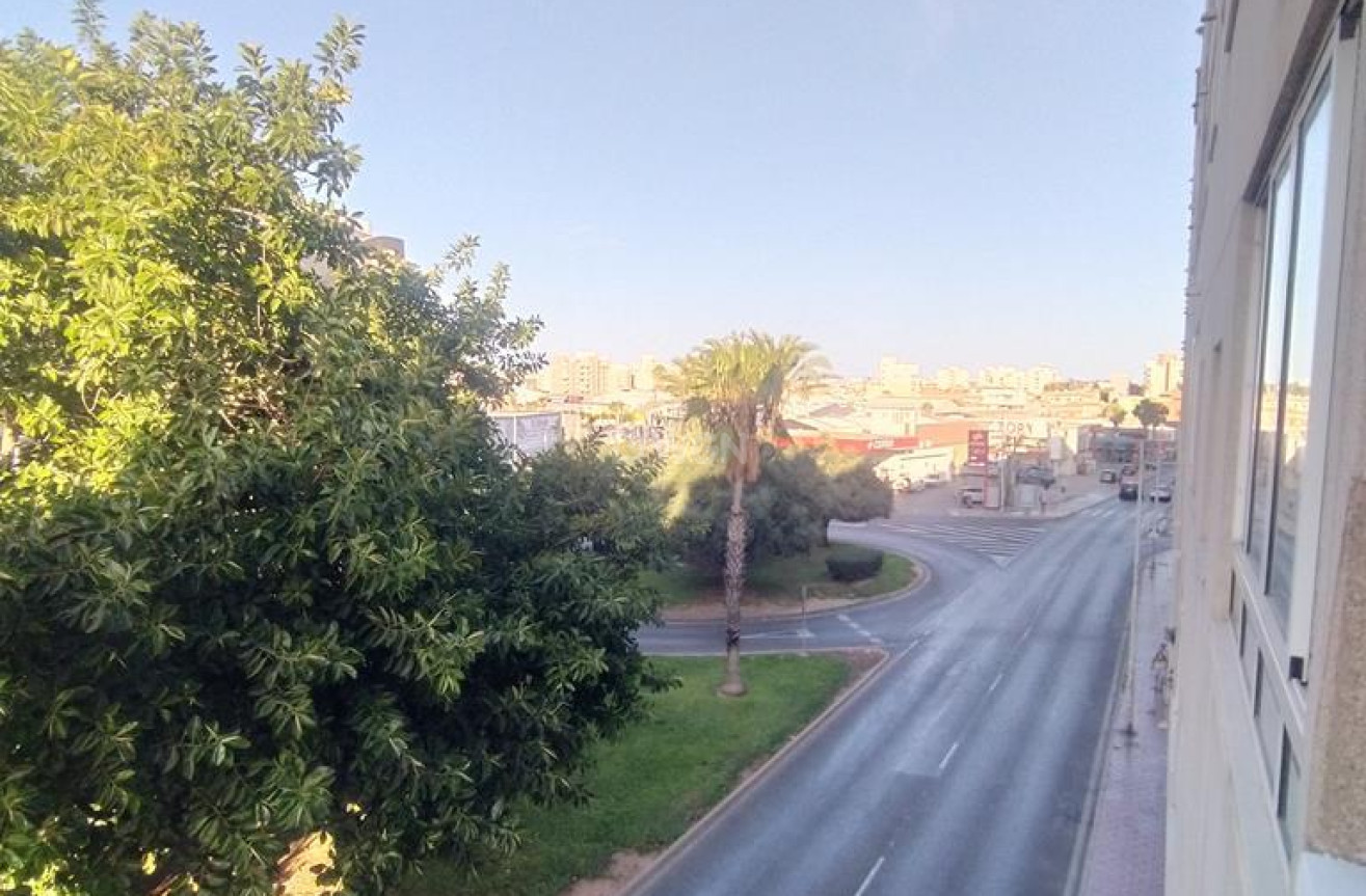 Odsprzedaż - Mieszkanie w bloku - Torrevieja - El Molino