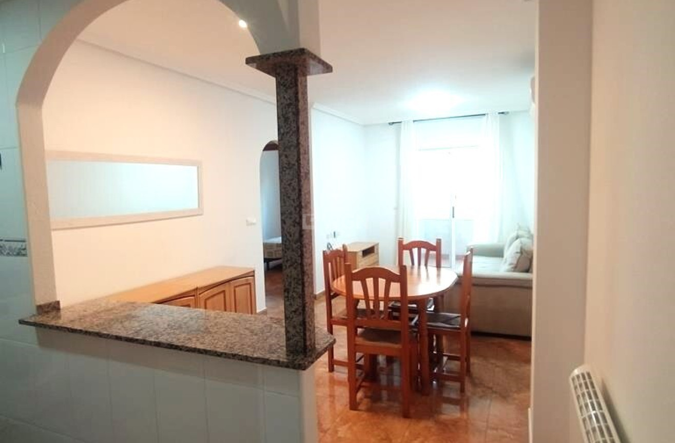 Odsprzedaż - Mieszkanie w bloku - Torrevieja - El Molino