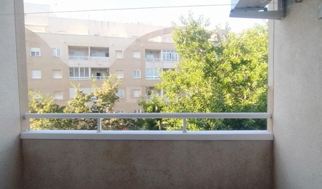 Odsprzedaż - Mieszkanie w bloku - Torrevieja - El Molino