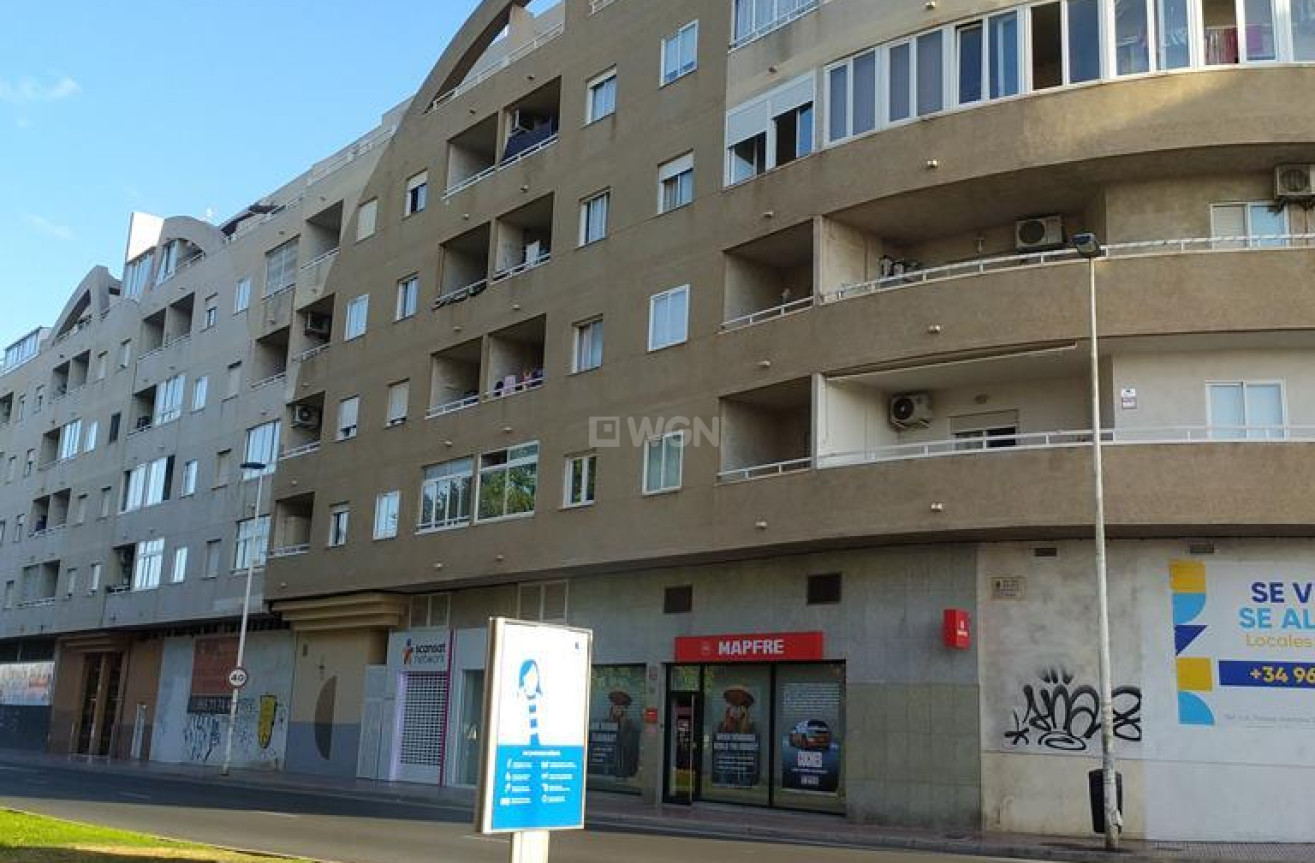 Odsprzedaż - Mieszkanie w bloku - Torrevieja - El Molino