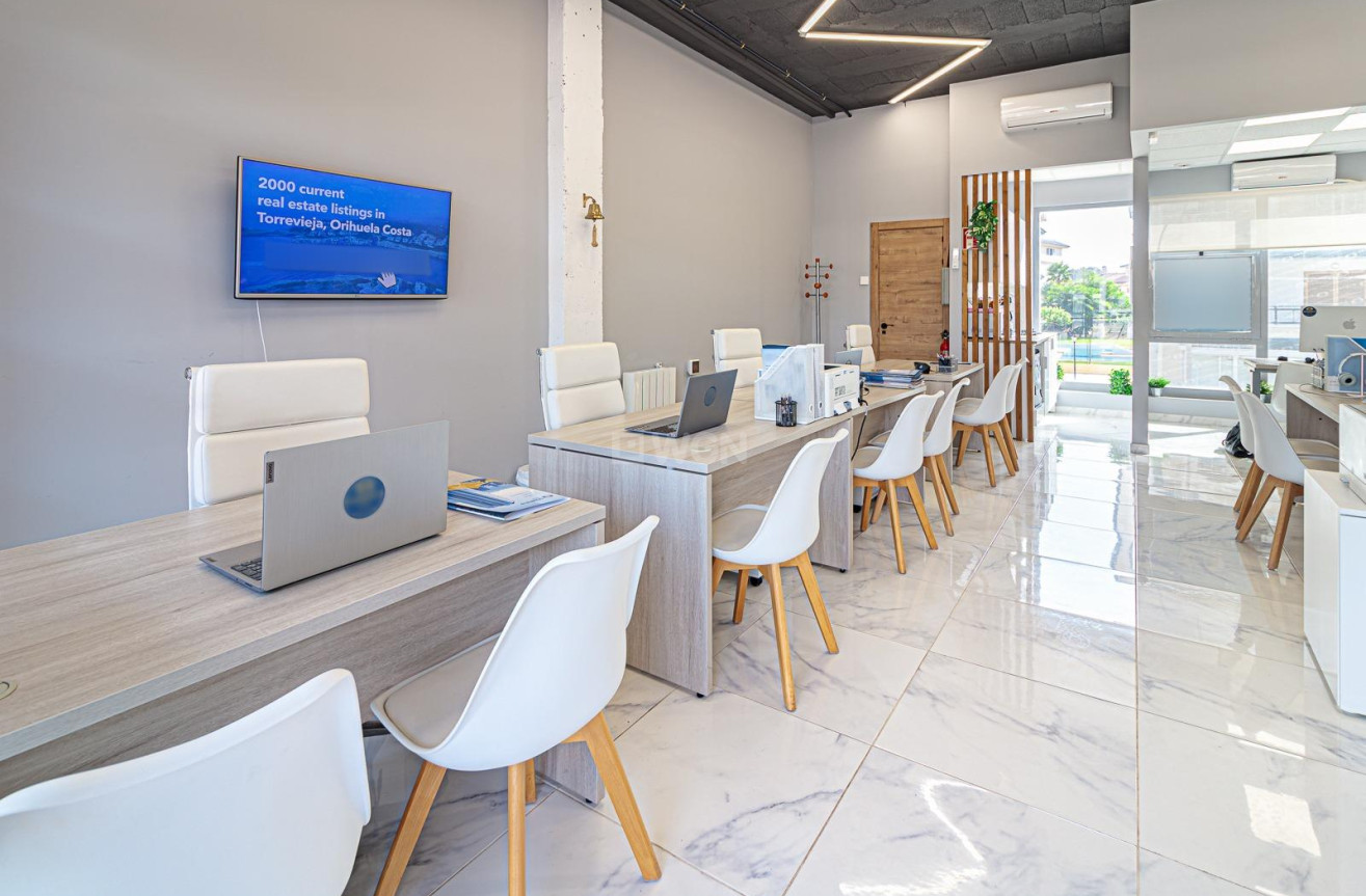 Resale - Commercial - Torrevieja - La Mata