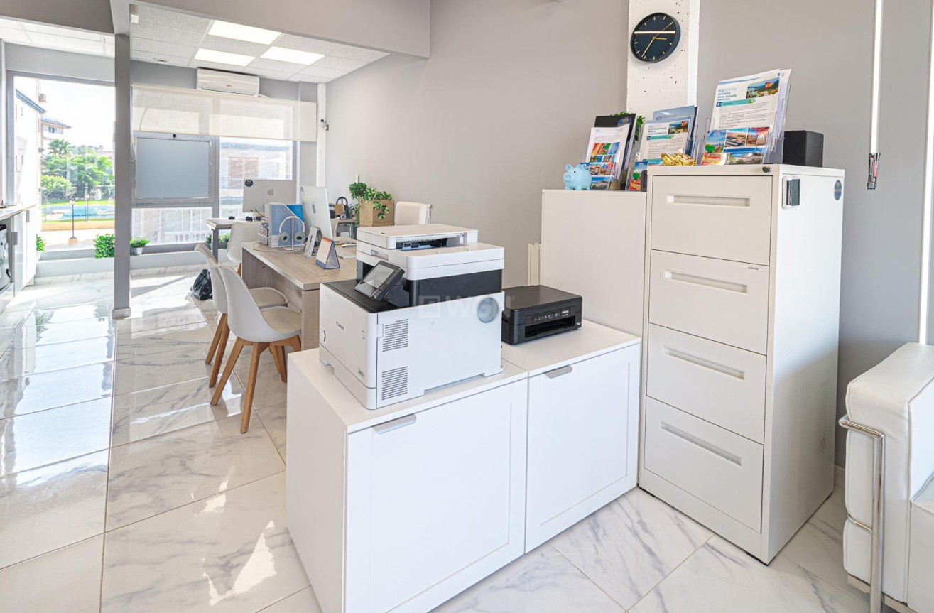 Resale - Commercial - Torrevieja - La Mata