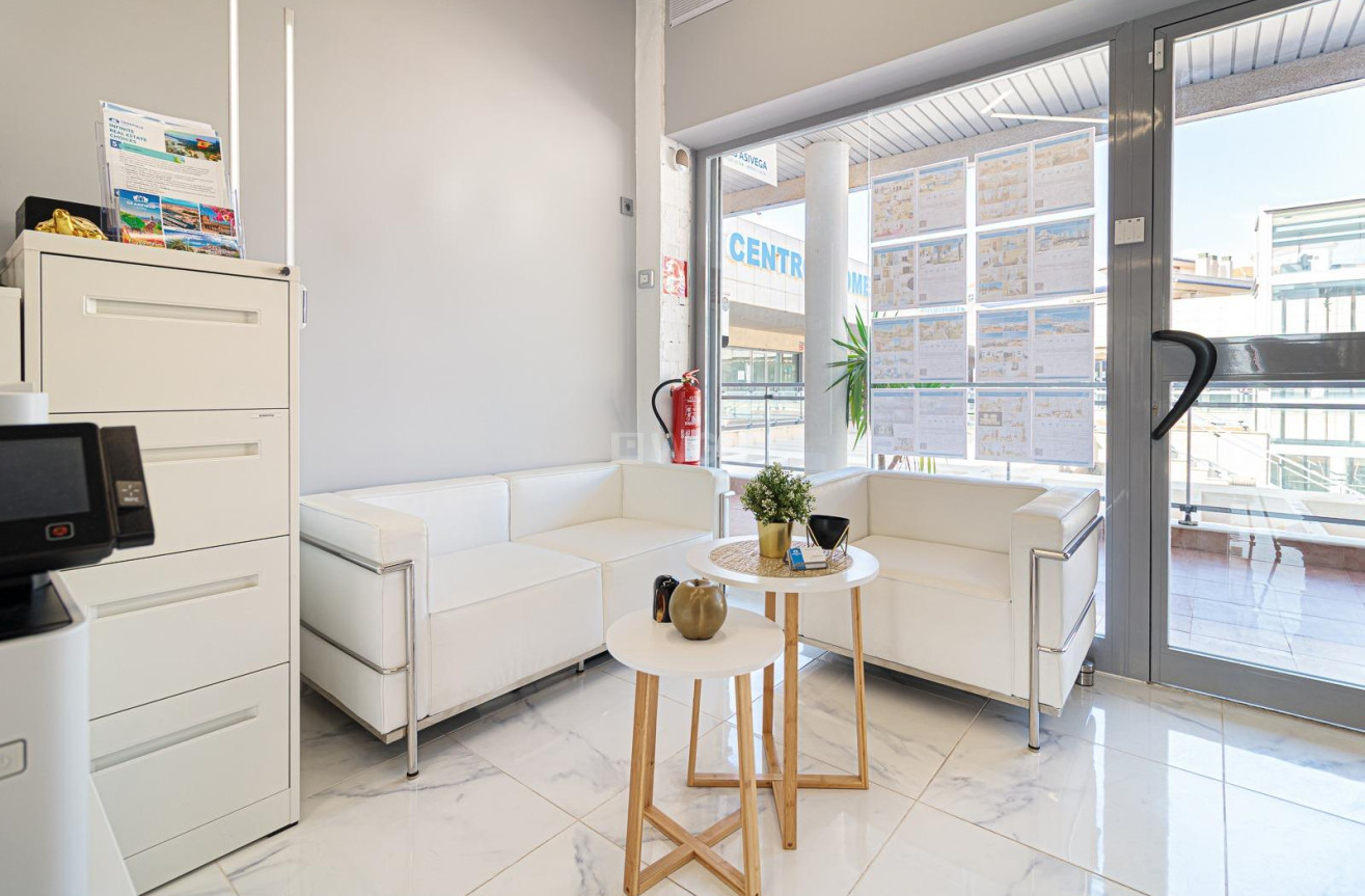 Resale - Commercial - Torrevieja - La Mata