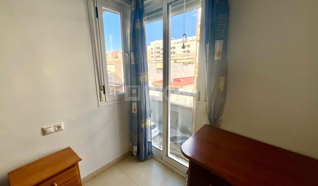 Resale - Apartment / flat - Torrevieja - Centro