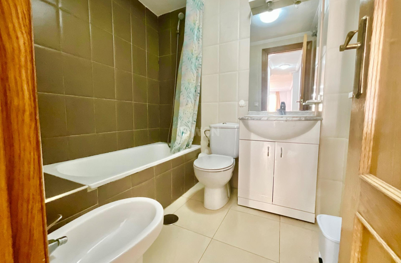 Resale - Apartment / flat - Torrevieja - Centro