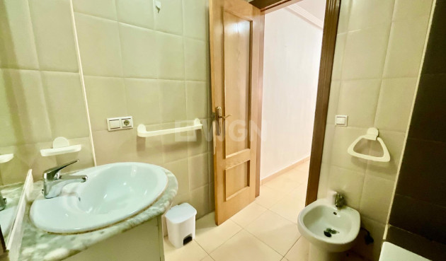 Resale - Apartment / flat - Torrevieja - Centro