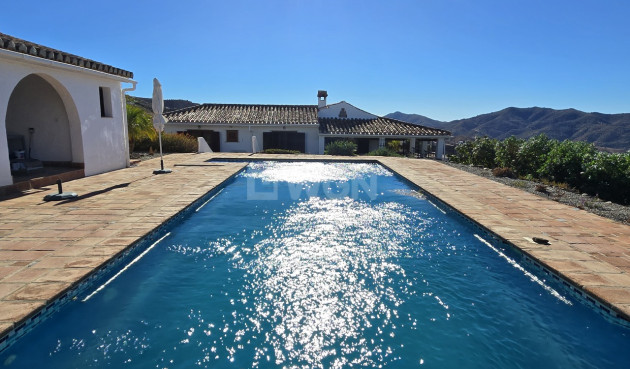 Resale - Villa - Canillas de Aceituno - Inland