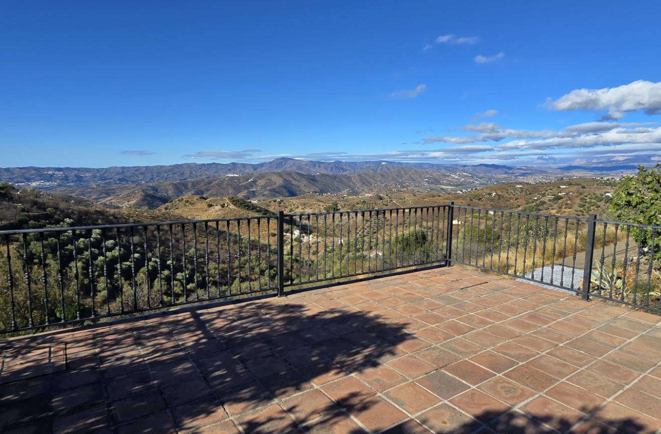 Resale - Villa - Canillas de Aceituno - Inland