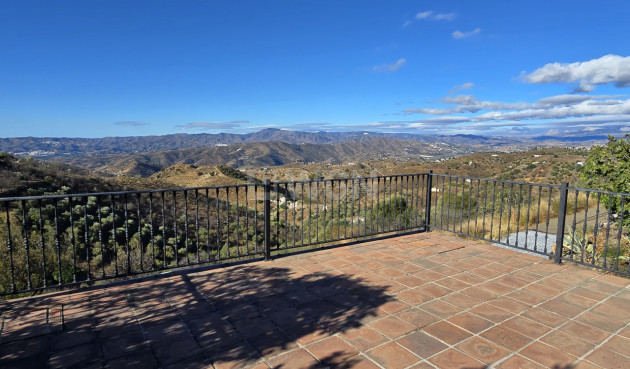 Resale - Villa - Canillas de Aceituno - Inland