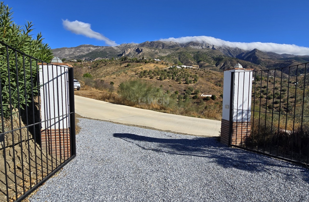 Resale - Villa - Canillas de Aceituno - Inland