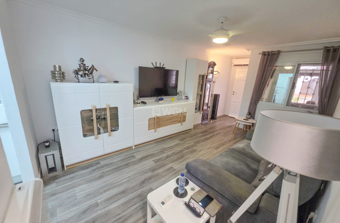 Odsprzedaż - Mieszkanie w bloku - Vistabella Golf Entre Naranjos - Inland