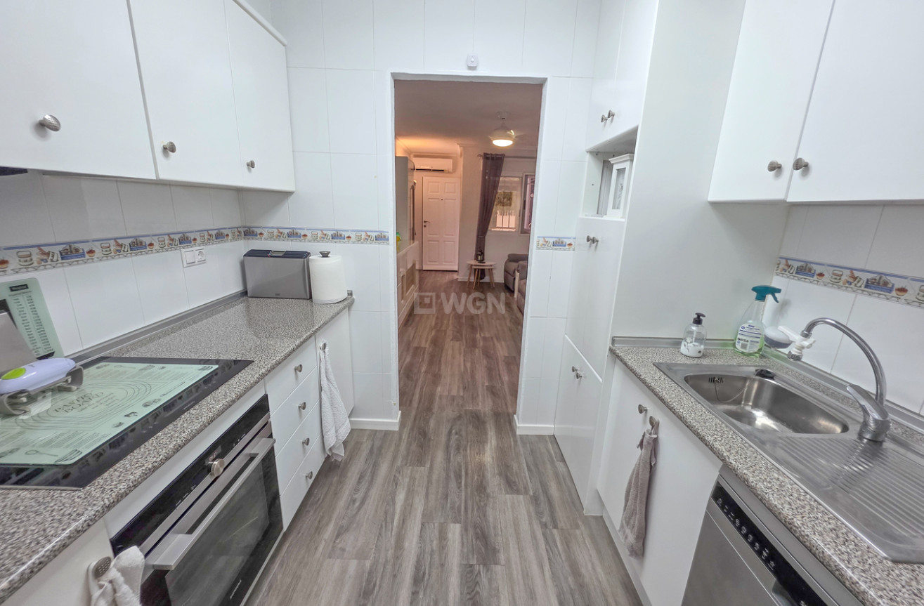 Odsprzedaż - Mieszkanie w bloku - Vistabella Golf Entre Naranjos - Inland