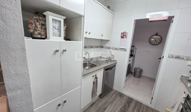 Odsprzedaż - Mieszkanie w bloku - Vistabella Golf Entre Naranjos - Inland