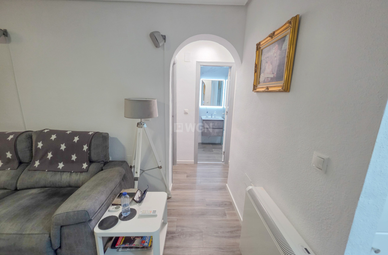 Odsprzedaż - Mieszkanie w bloku - Vistabella Golf Entre Naranjos - Inland