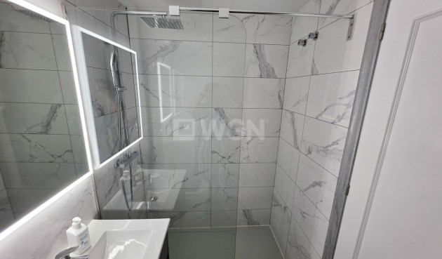 Odsprzedaż - Mieszkanie w bloku - Vistabella Golf Entre Naranjos - Inland