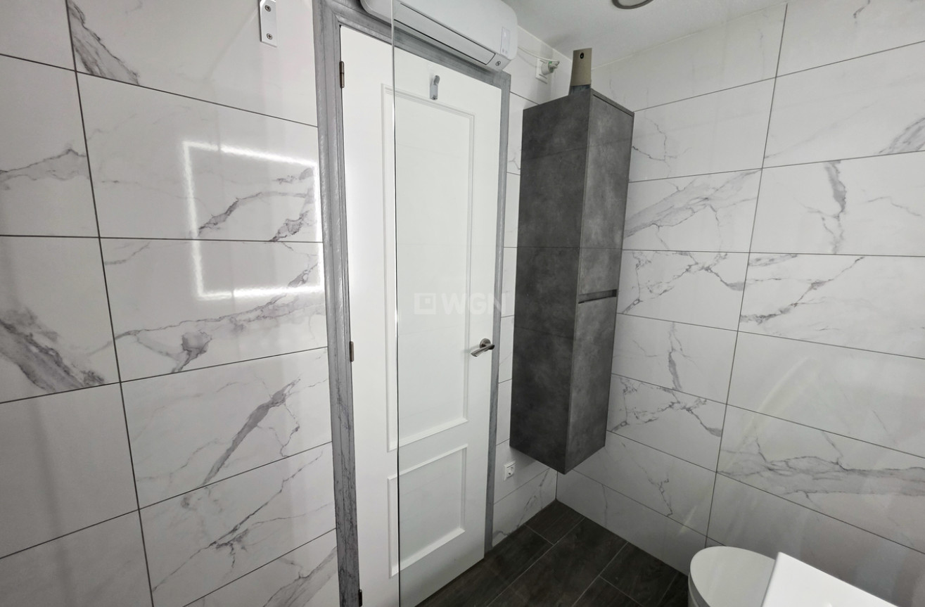 Odsprzedaż - Mieszkanie w bloku - Vistabella Golf Entre Naranjos - Inland