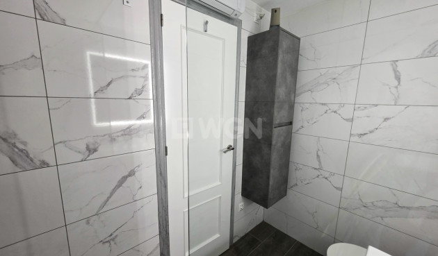 Odsprzedaż - Mieszkanie w bloku - Vistabella Golf Entre Naranjos - Inland