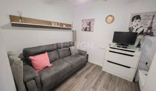 Odsprzedaż - Mieszkanie w bloku - Vistabella Golf Entre Naranjos - Inland