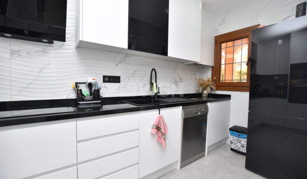 Odsprzedaż - Kamienica - Algorfa - Inland