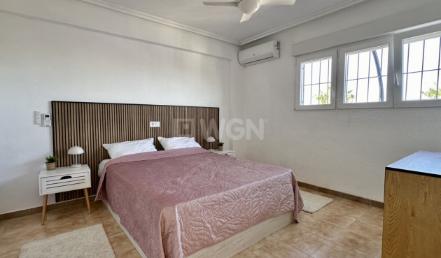 Odsprzedaż - Mieszkanie w bloku - Orihuela Costa - Costa Blanca