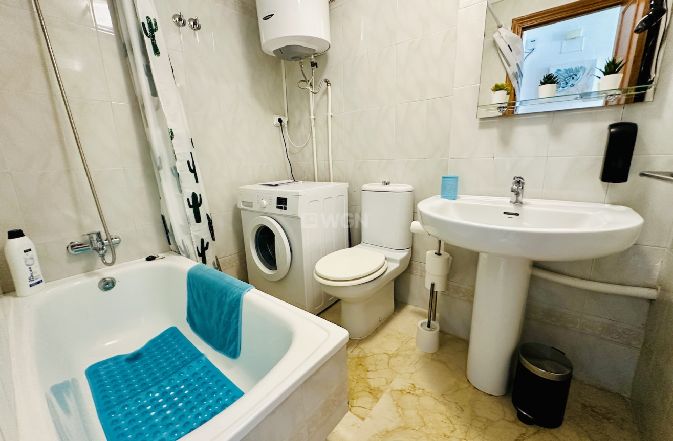 Odsprzedaż - Mieszkanie w bloku - Torrevieja - Costa Blanca