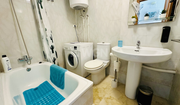 Odsprzedaż - Mieszkanie w bloku - Torrevieja - Costa Blanca