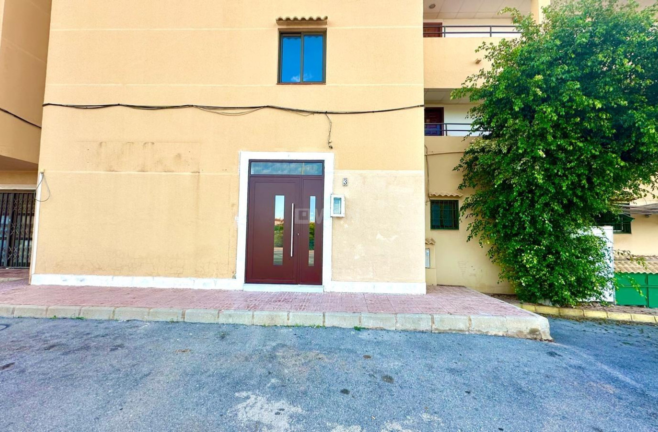 Resale - Apartment / flat - Torrevieja - aguas nuevas