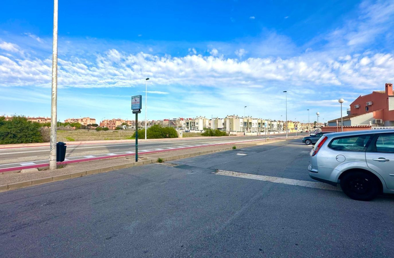 Resale - Apartment / flat - Torrevieja - aguas nuevas