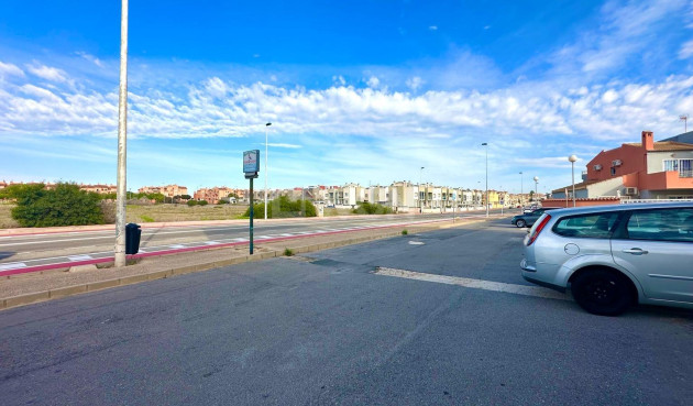 Resale - Apartment / flat - Torrevieja - aguas nuevas