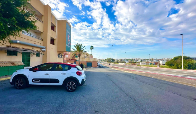 Resale - Apartment / flat - Torrevieja - aguas nuevas