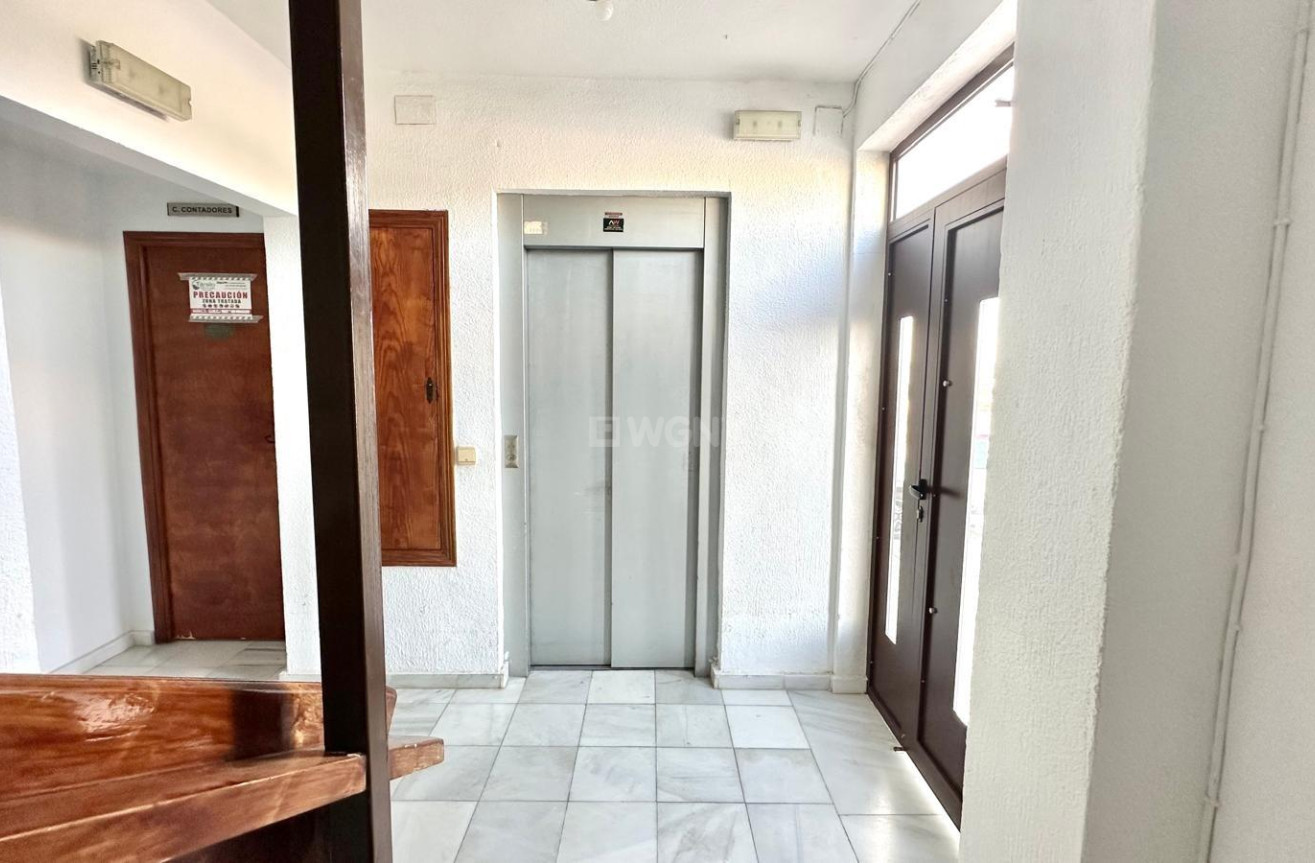 Resale - Apartment / flat - Torrevieja - aguas nuevas