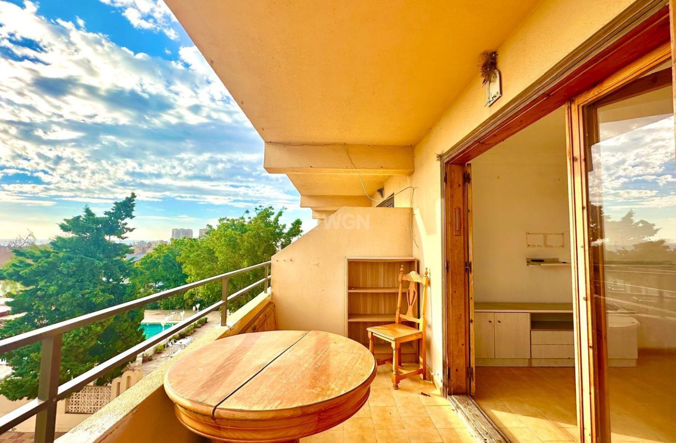 Resale - Apartment / flat - Torrevieja - aguas nuevas