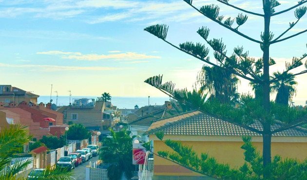 Resale - Apartment / flat - Torrevieja - aguas nuevas