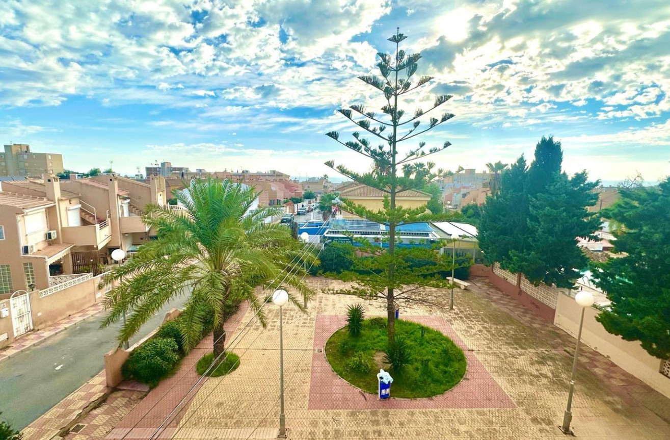 Resale - Apartment / flat - Torrevieja - aguas nuevas