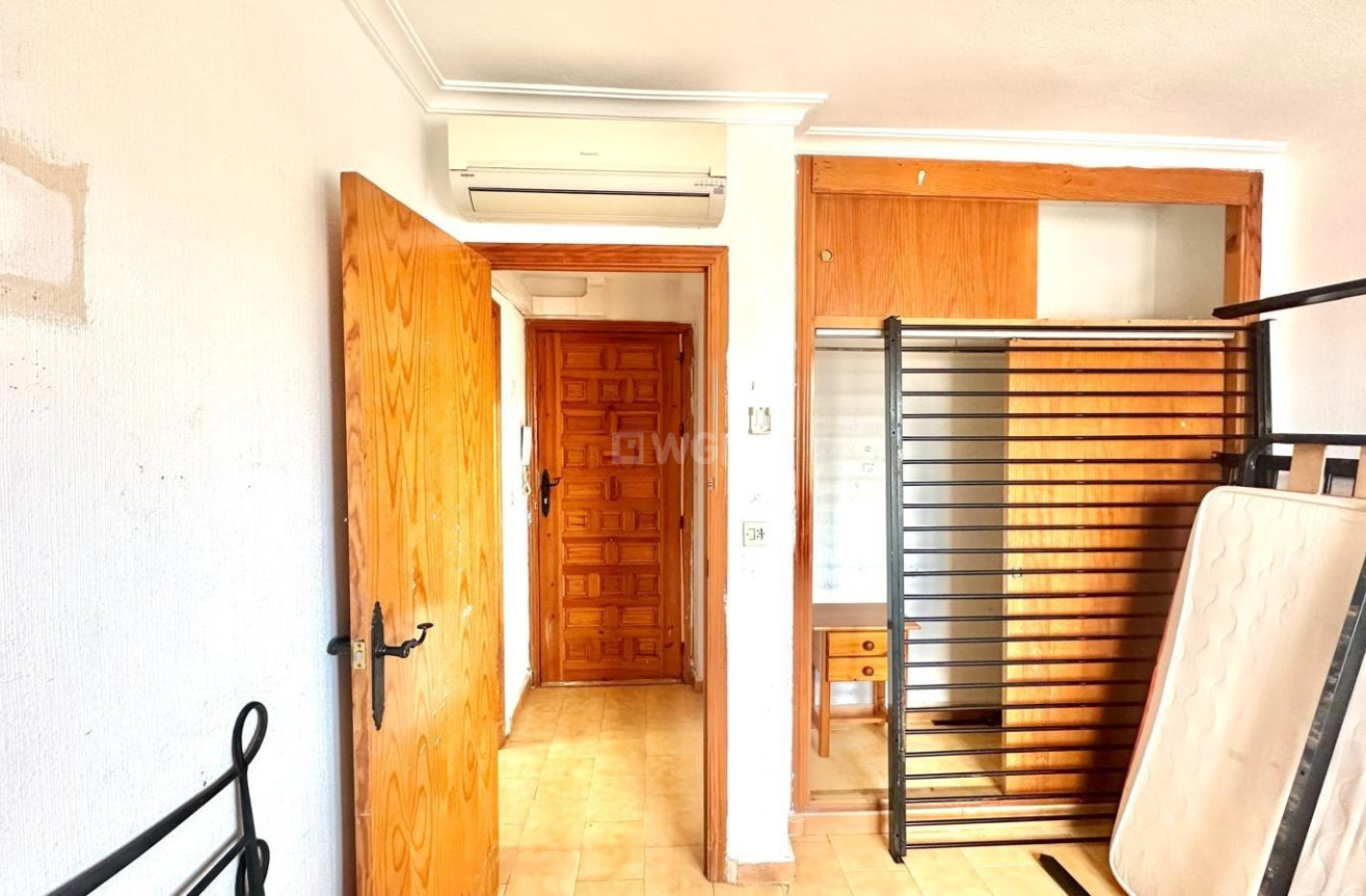 Resale - Apartment / flat - Torrevieja - aguas nuevas