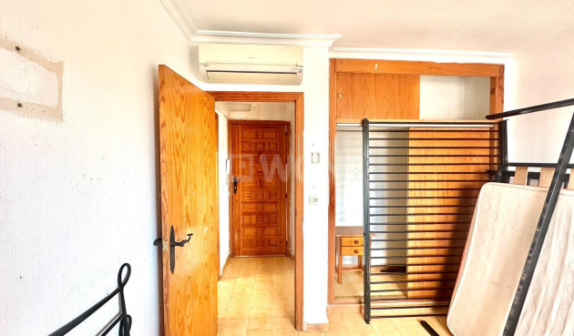 Resale - Apartment / flat - Torrevieja - aguas nuevas