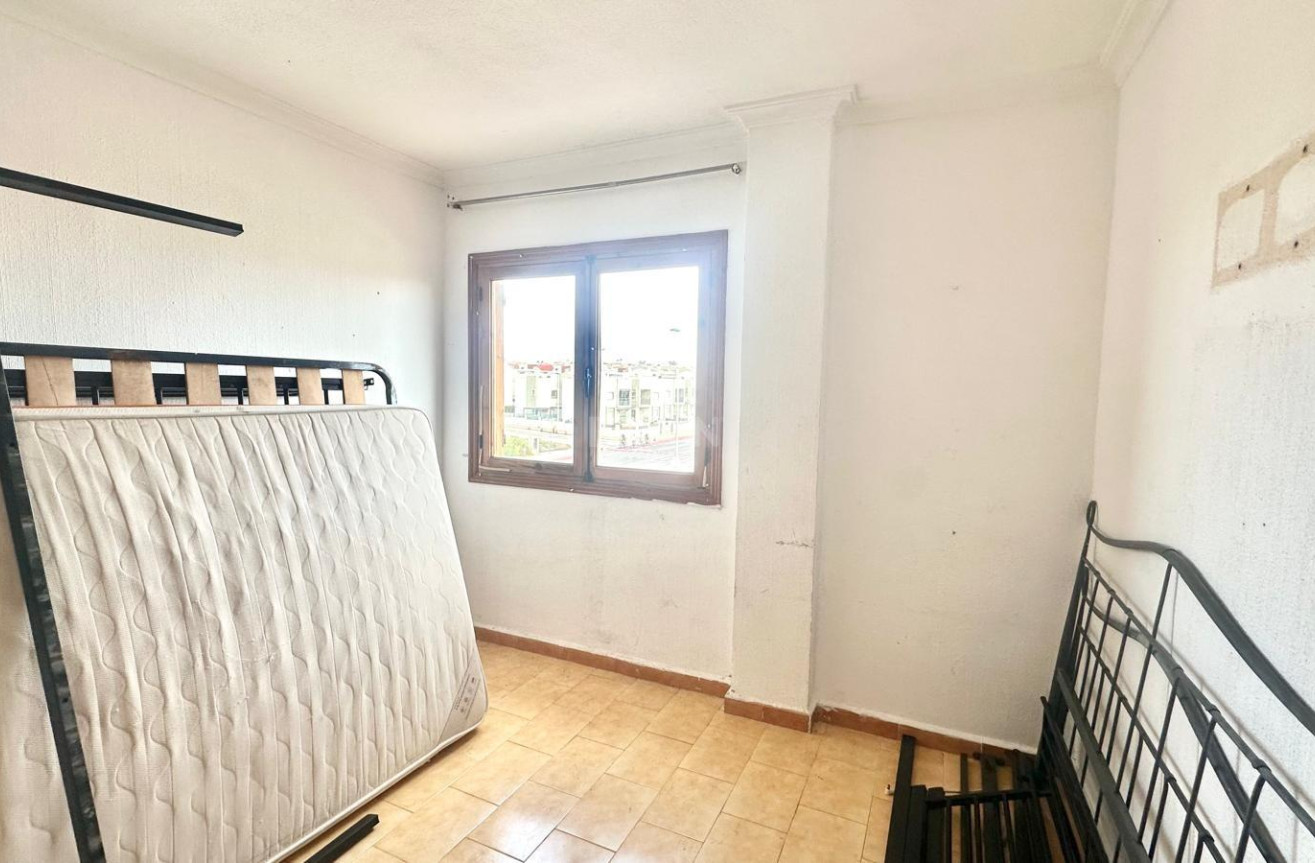 Resale - Apartment / flat - Torrevieja - aguas nuevas