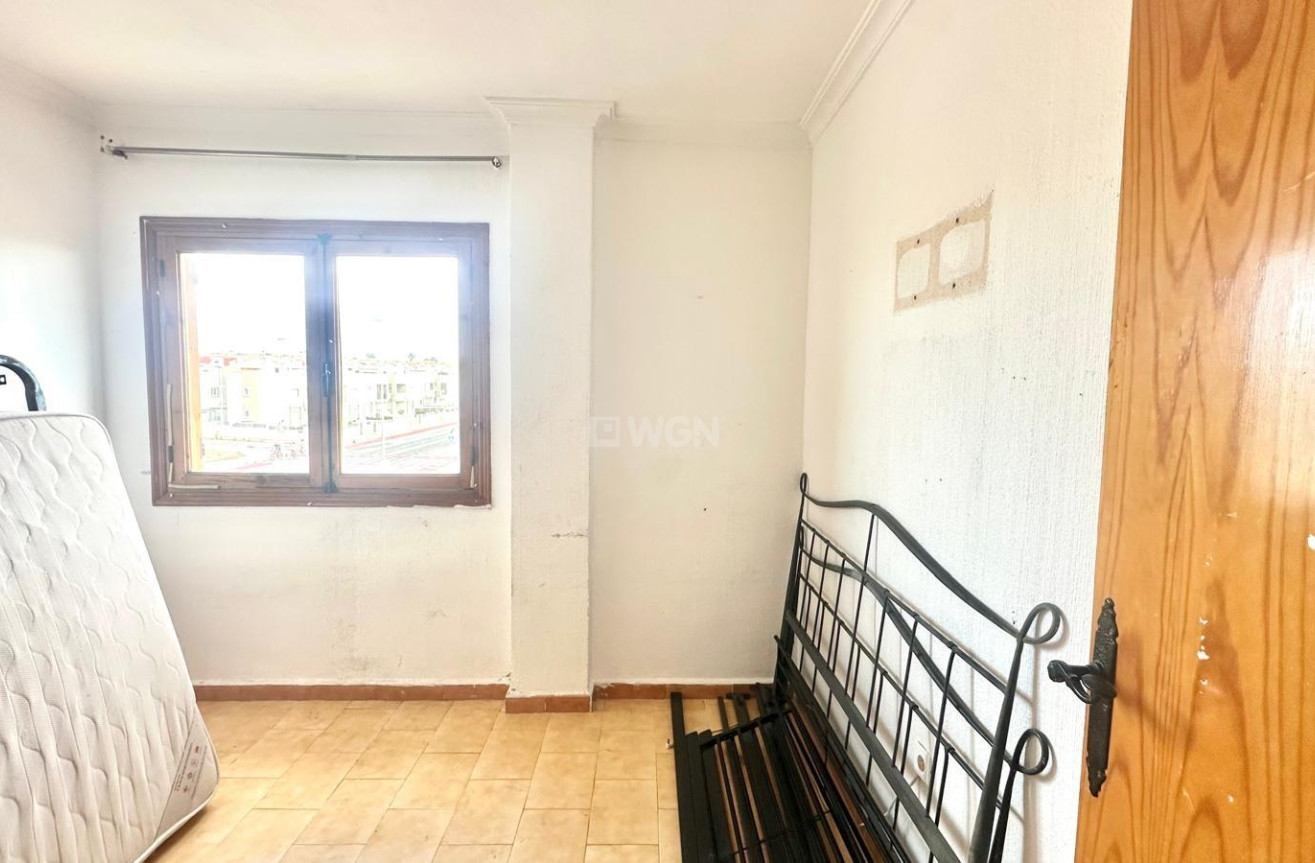 Resale - Apartment / flat - Torrevieja - aguas nuevas