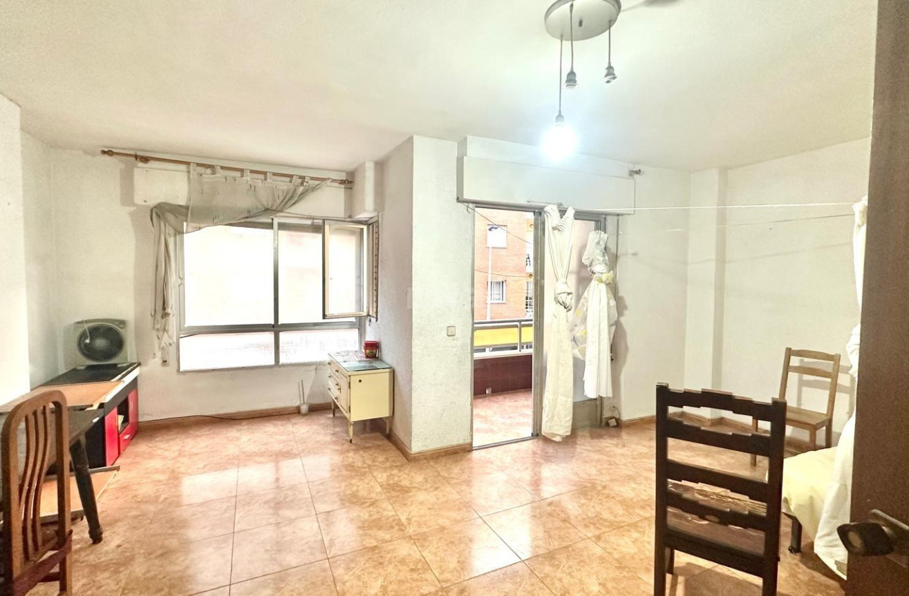 Odsprzedaż - Mieszkanie w bloku - Torrevieja - Playa del Cura