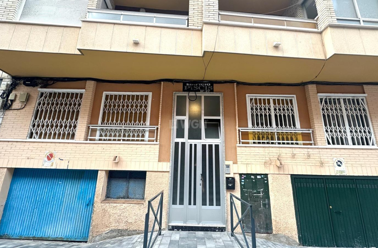 Odsprzedaż - Mieszkanie w bloku - Torrevieja - Playa del Cura