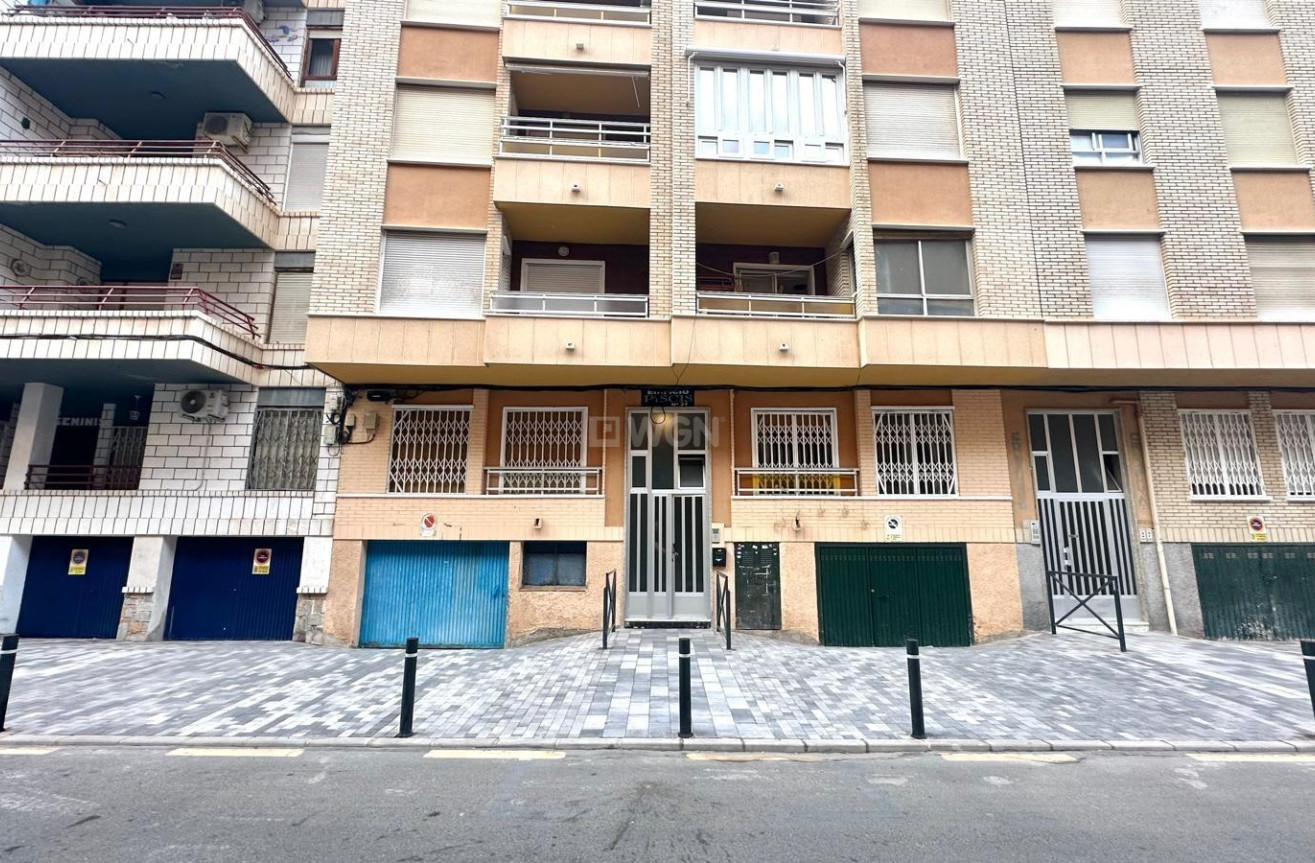 Odsprzedaż - Mieszkanie w bloku - Torrevieja - Playa del Cura